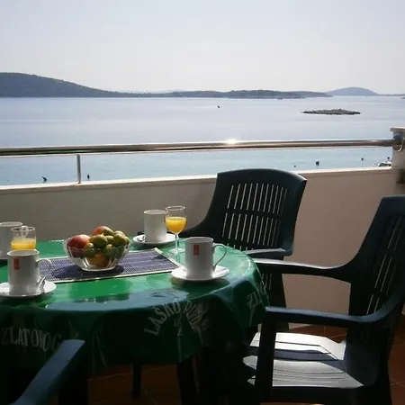 In With Seaview, Balcony, Air Condition, Wifi Apartment